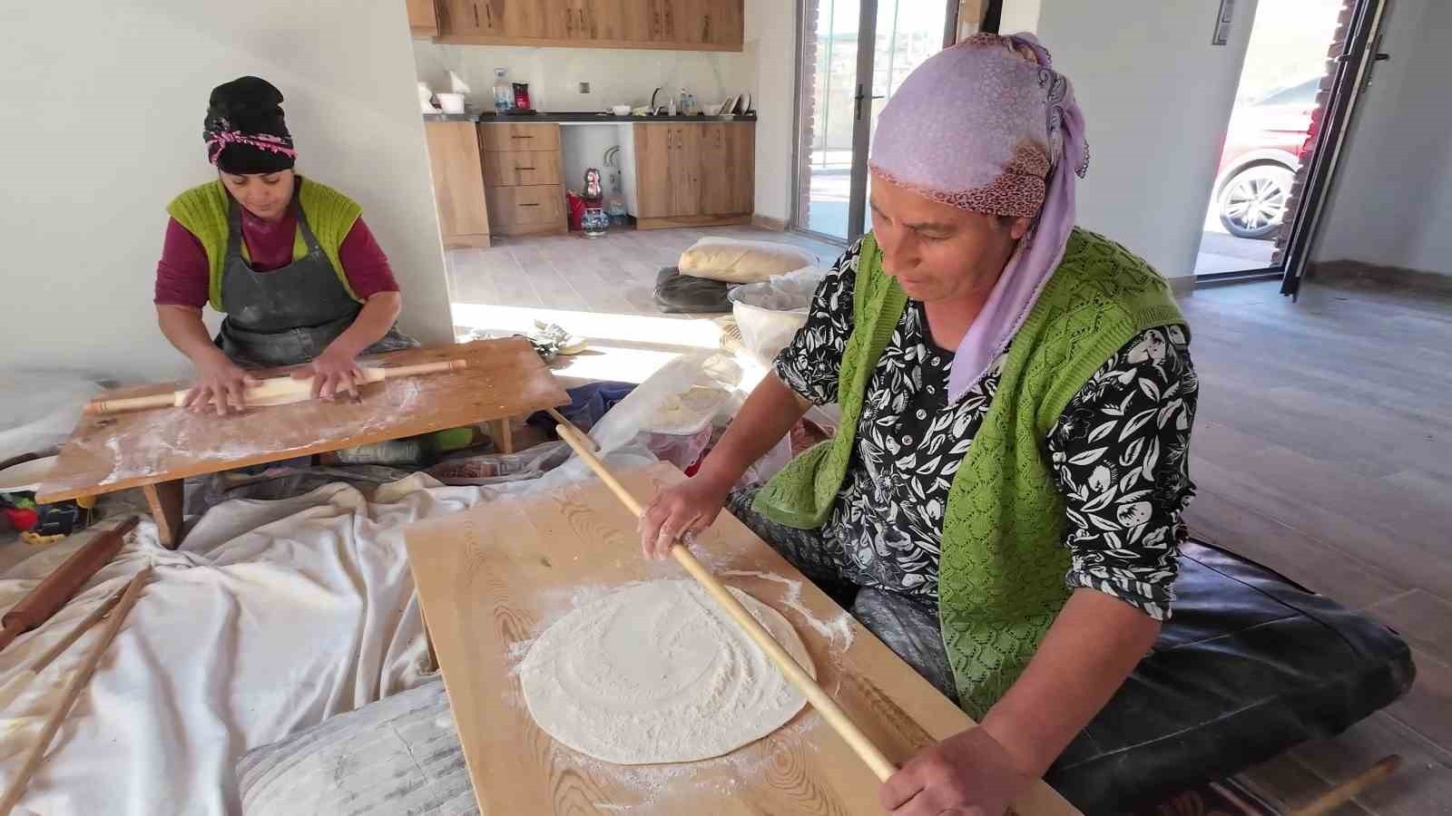 YOZGAT’IN SORGUN İLÇESİNE BAĞLI BAHADIN KASABASINDA, KIŞ HAZIRLIKLARI KAPSAMINDA İMECE USULÜYLE...
