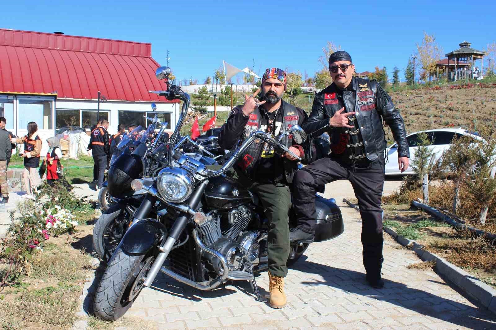 YOZGAT’TA MOTOSİKLET TUTKUNLARI, HER HAFTA BİR ARAYA GELEREK HEM ŞEHİR İÇİ HEM DE ŞEHİR DIŞI...