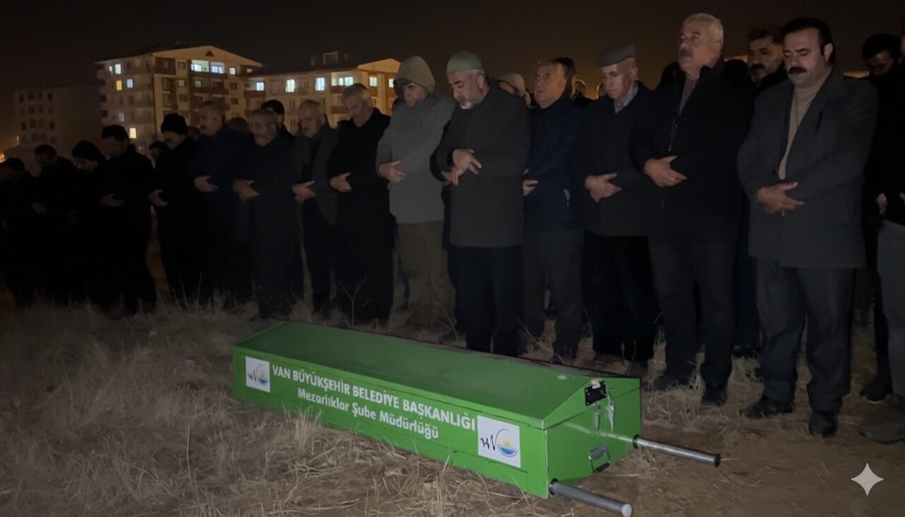 YÜKSEKOVA-VAN KARAYOLU ÜZERİNDE BULUNAN ZERNEK BARAJI, DÜN SABAH SAATLERİNDE FECİ BİR TRAFİK...