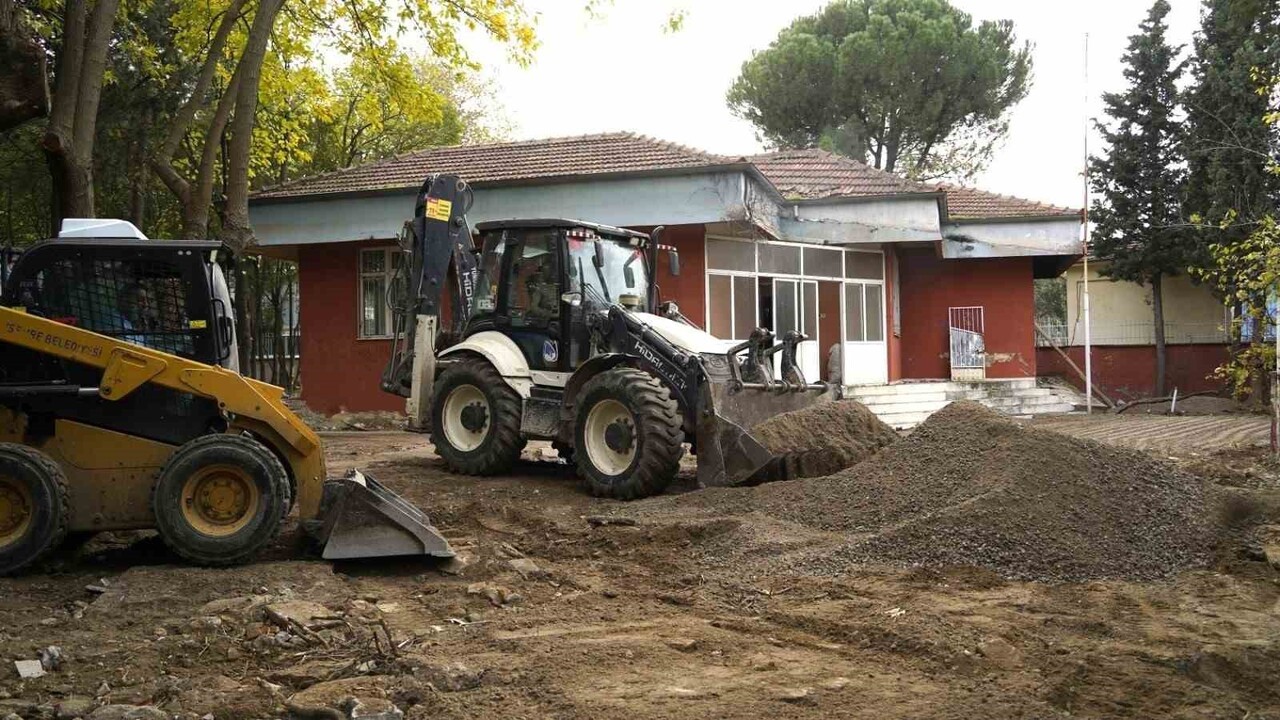 YUNUSEMRE BELEDİYE BAŞKANI SEMİH BALABAN’IN MÜJDELERİ ARASINDA YER ALAN EMEKLİ KAFE İÇİN GERİ...