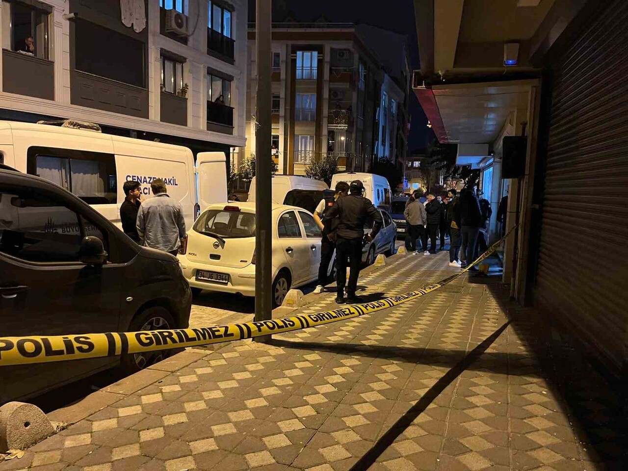 ZEYTİNBURNU’NDA İŞ YERİNDE YAŞANAN TARTIŞMA KANLI BİTTİ : 2 ÖLÜ 1 YARALI