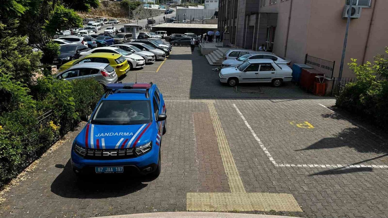 ZONGULDAK'TA FINDIK DEPOSUNDAN FARKLI TARİHLERDE YAKLAŞIK BİR TON FINDIK ÇALDIKLARI BELİRLENEN 2...