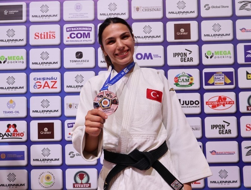 ZONGULDAK BÜLENT ECEVİT ÜNİVERSİTESİ (BEUN) SPOR BİLİMLERİ FAKÜLTESİ ÖĞRENCİSİ VE MİLLÎ SPORCU...