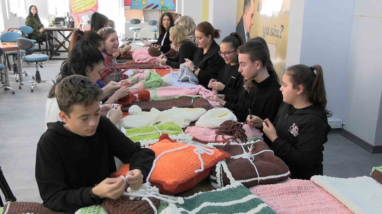 'EL EMEĞİ GÖNÜL BAĞI PROJESİ' ÇERÇEVESİNDE HER İLMEK İYİLİK İÇİN ATILIRKEN, ÖĞRENCİ VE VELİLERİ...