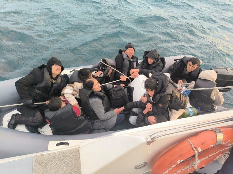 10 GÖÇMEN BU ŞEKİLDE KURTARILDI