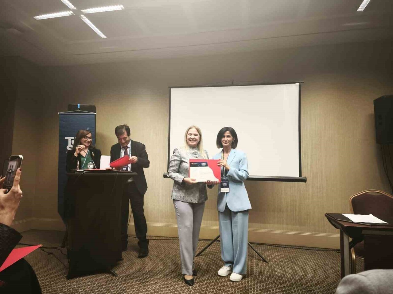 11. TÜRK TIP DÜNYASI KURULTAYI’NDA DÜZCE ÜNİVERSİTESİ ARICILIK ARAŞTIRMA GELİŞTİRME VE UYGULAMA...