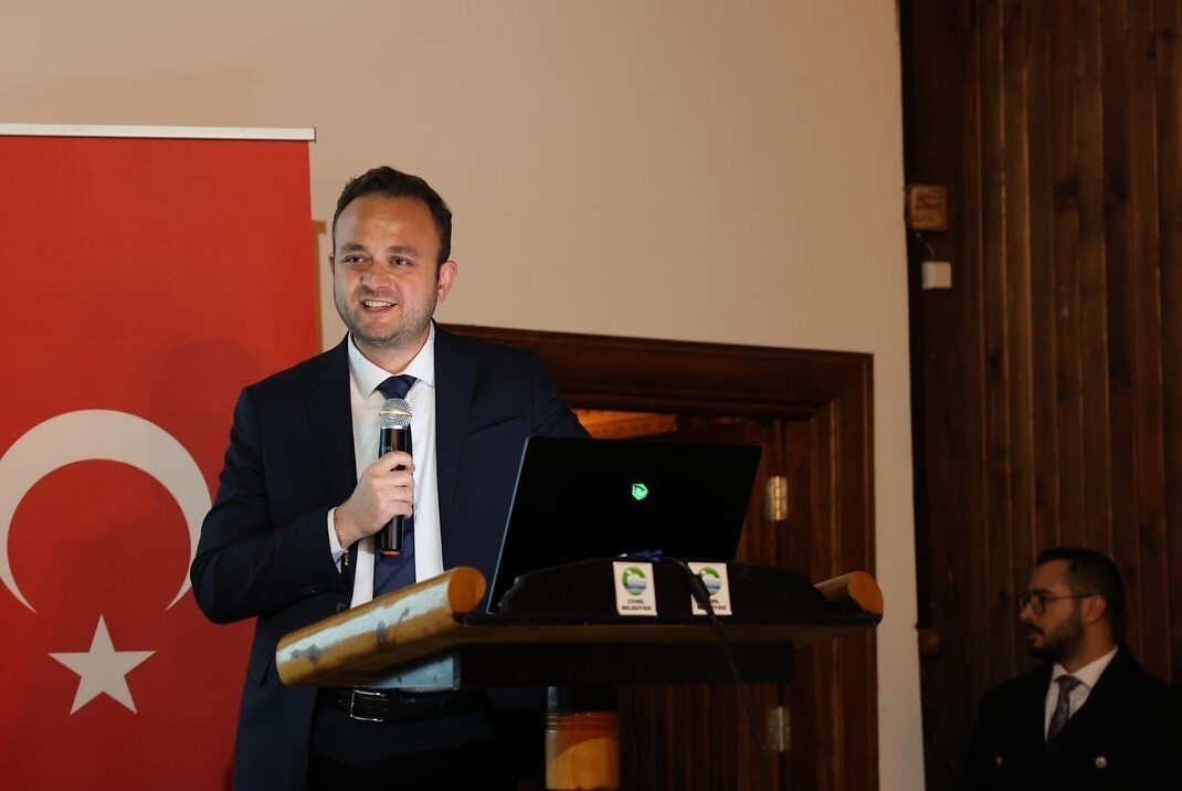 2024-2025 YILLARI ARASINDA ÇİVRİL’DE YAPILAN HİZMETLERİ VATANDAŞLARLA PAYLAŞMAK AMACIYLA TOPLANTI...