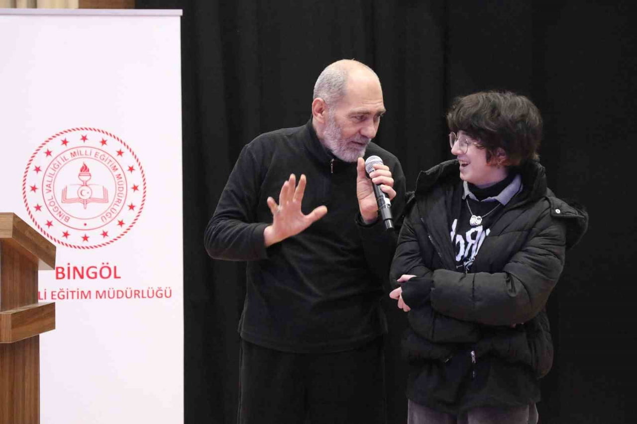 2025 AİLE YILI KAPSAMINDA BİNGÖL’DE GENÇLERE VE AİLELERE YÖNELİK FARKINDALIK KONFERANSLARI...