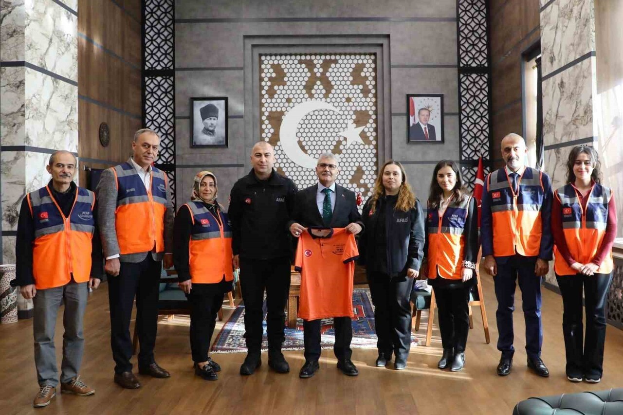 5 ARALIK DÜNYA GÖNÜLLÜLER GÜNÜ KAPSAMINDA NİĞDE İL AFET VE ACİL DURUM MÜDÜRÜ NİHAL ÖNER, EĞİTİM...