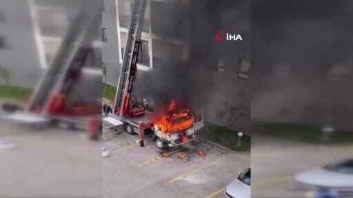 6. kata eşya çıkaran vinçli kamyon alev alev yandı