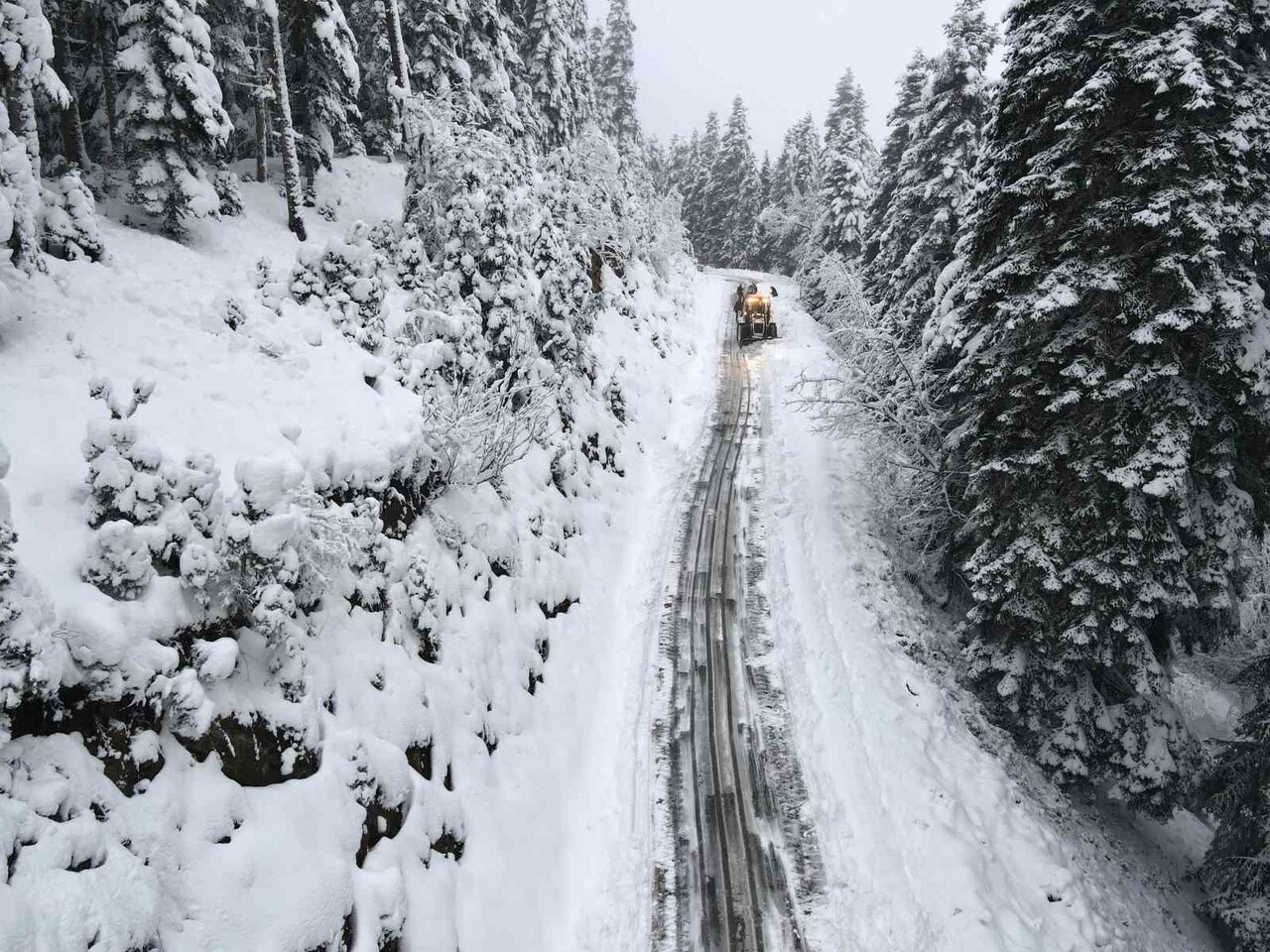 9 BİN 844 KİLOMETRELİK KÖY YOLUNDA KIŞ BOYUNCA ÇALIŞMA YÜRÜTECEK EKİPLER, VATANDAŞLARIN...