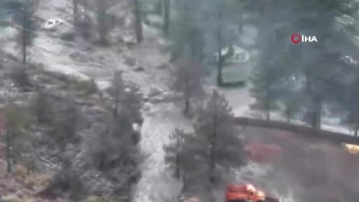 ABD'nin California eyaletinde şiddetli yağışların yol açtığı sel nedeniyle yerleşim yerleri sular...