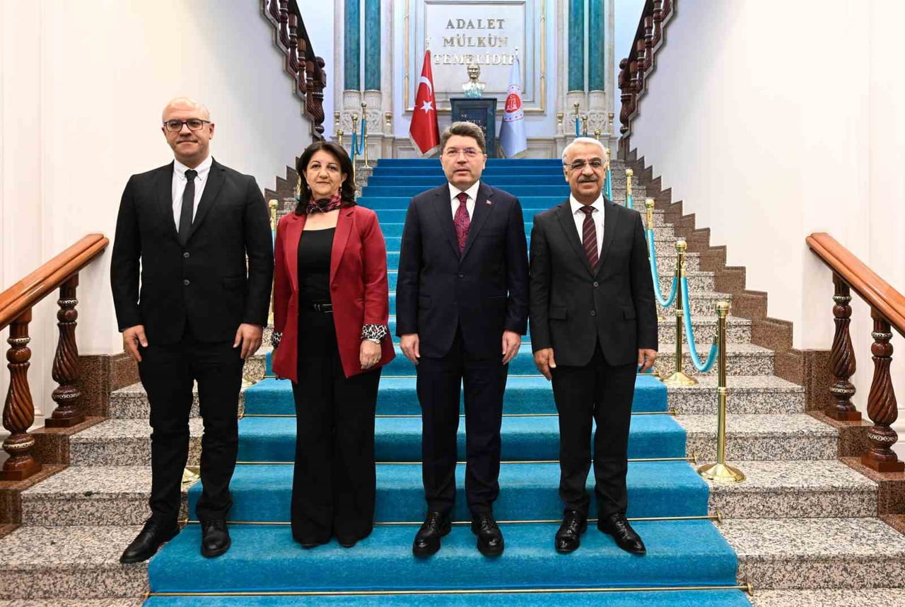 ADALET BAKANI YILMAZ TUNÇ, HALKLARIN EŞİTLİK VE DEMOKRASİ PARTİSİ (DEM PARTİ) İMRALI HEYETİ...