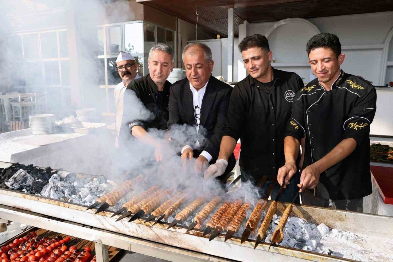 ADANA'DA 12'Sİ KADIN 50 KURSİYER TESCİLLİ ADANA KEBABI USTALIK EĞİTİMİ ALDI.