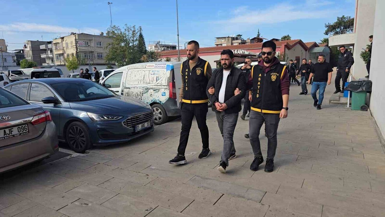ADANA'DA HIRSIZLIK, TEHDİT VE DOLANDIRICILIK GİBİ 179 SUÇTAN 22 YIL HAPİS CEZASIYLA ARANAN FİRARİ...