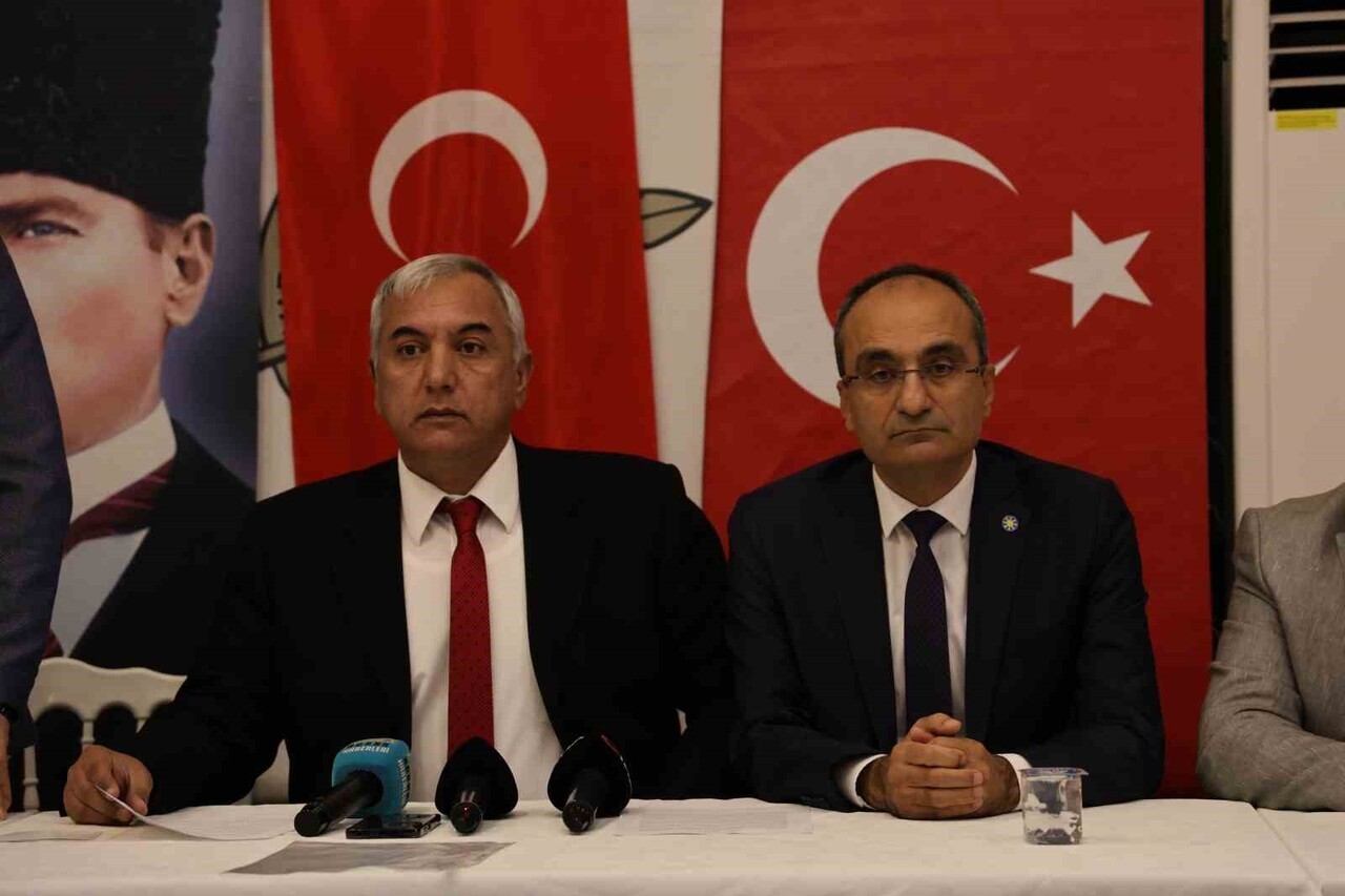 ADANA'DA İYİ PARTİ'NİN İL BAŞKANLIĞI SEÇİMLERİNE VE SEÇİM SONRASI OLUŞAN YÖNETİME TEPKİ GÖSTEREN 5...