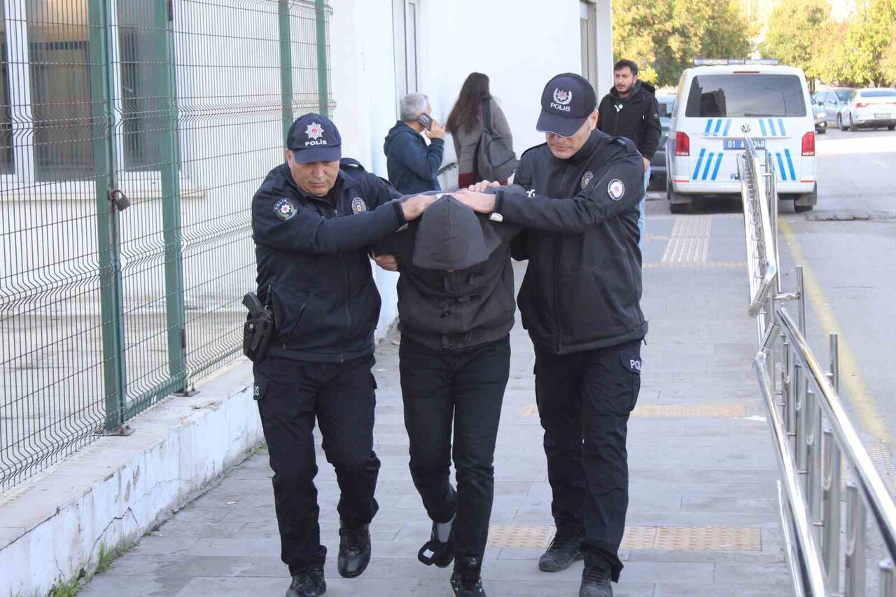 ADANA’DA, HALK OTOBÜSÜ ŞOFÖRÜ İLE MOTOSİKLET SÜRÜCÜSÜ KADIN ARASINDA YAŞANAN KAVGANIN PERDE ARKASI...