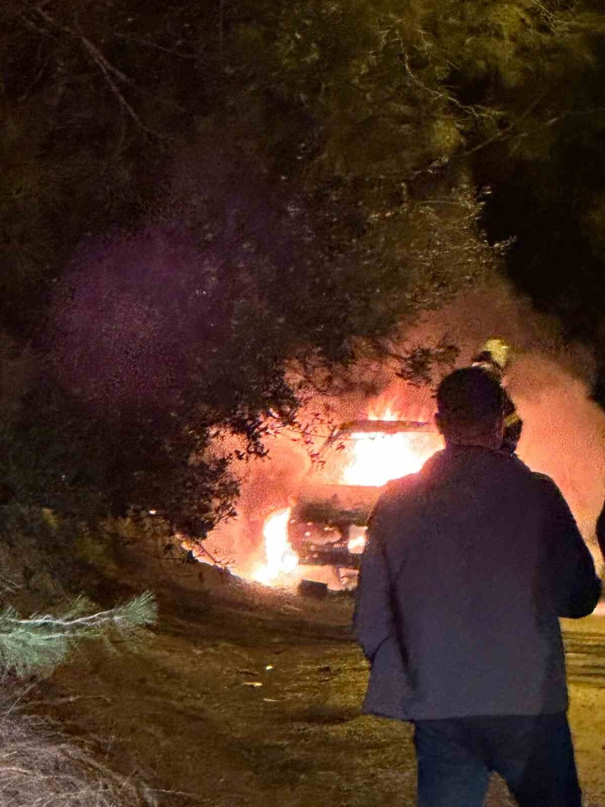 ADANA’DA OTOMOBİLİN PATLAMASI SONUCU İÇERİSİNDEKİ SÜRÜCÜ FECİ ŞEKİLDE CAN VEREREK HAYATINI...
