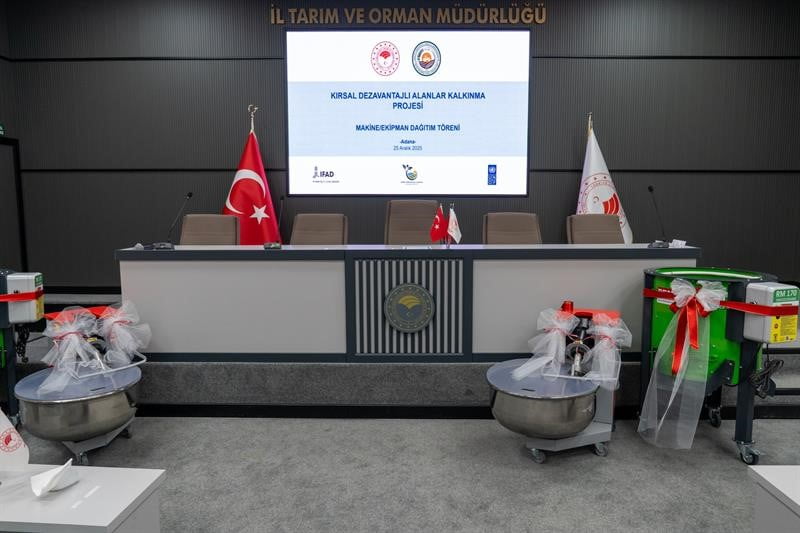 ADANA’DA "KIRSAL DEZAVANTAJLI ALANLAR KALKINMA PROJESİ" KAPSAMINDA 16’SI KADIN 32 ÇİFTÇİYE YÜZDE...