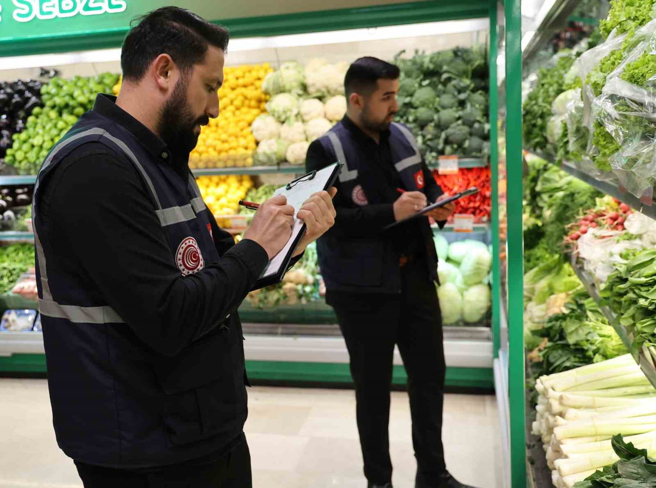 ADANA’DA TİCARET İL MÜDÜRLÜĞÜ EKİPLERİ, YENİ YIL ÖNCESİ KENT GENELİNDE EŞ ZAMANLI OLARAK MARKET...