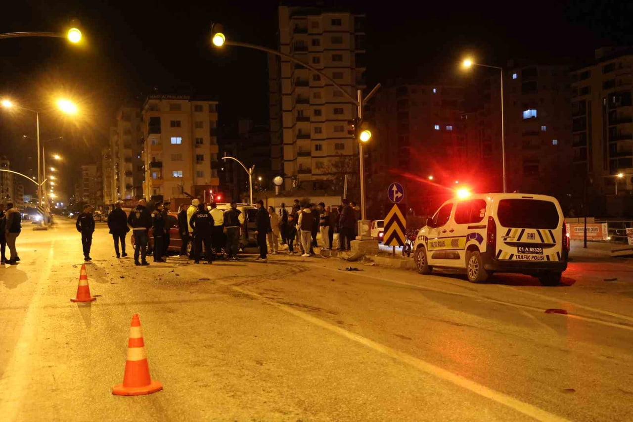 ADANA’NIN KOZAN İLÇESİNDE GECE SAAT 01.00 SULARINDA ÇEVRE YOLUNDA MEYDANA GELEN TRAFİK KAZASINDA...