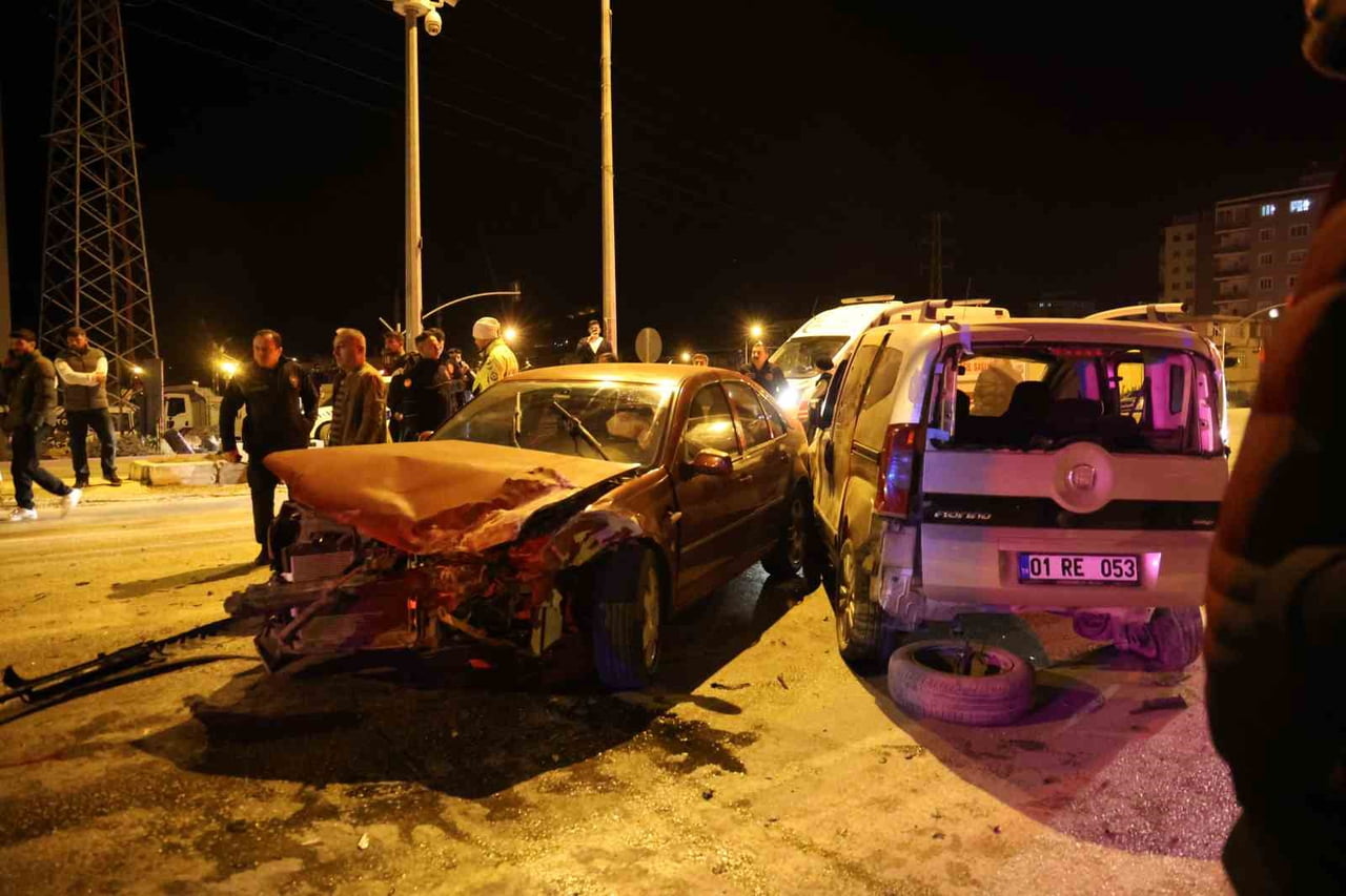 ADANA’NIN KOZAN İLÇESİNDE GECE SAAT 01.00 SULARINDA ÇEVRE YOLUNDA MEYDANA GELEN TRAFİK KAZASINDA...