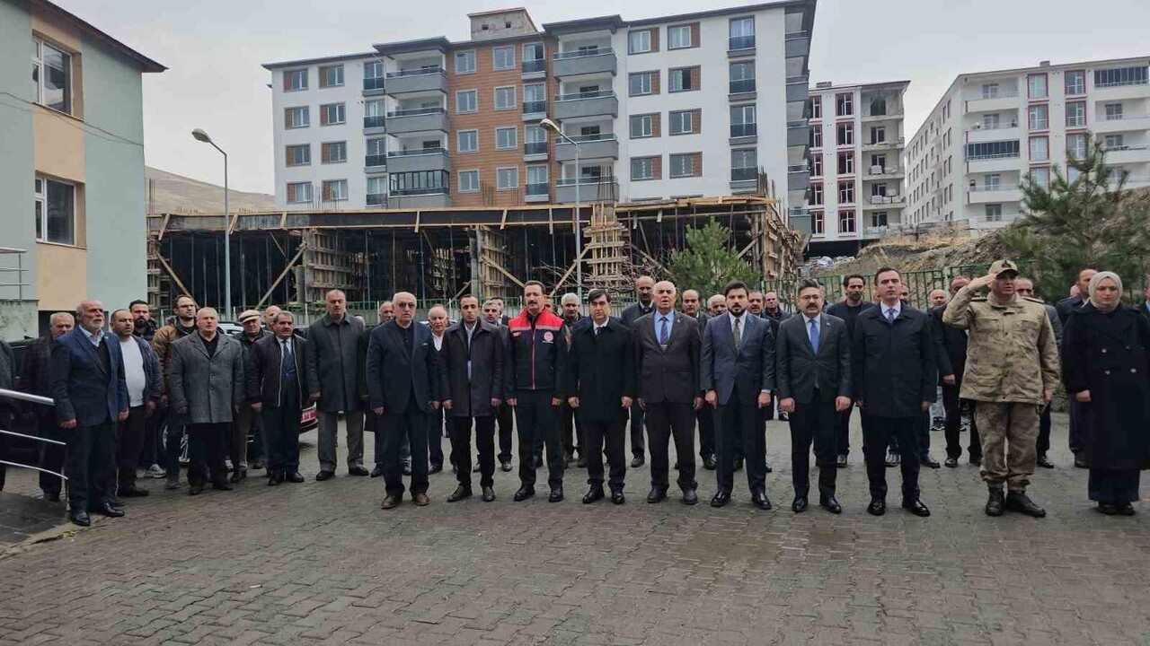 ADİLCEVAZ İLÇE TARIM VE ORMAN MÜDÜRLÜĞÜ BAHÇESİNDE DÜZENLENEN TÖRENE ÇİFTÇİLER YOĞUN İLGİ...