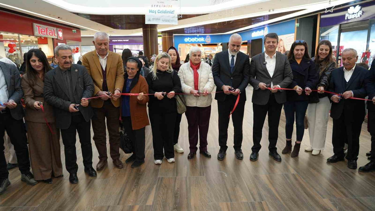 ADIYAMAN BELEDİYESİ KADIN VE GENÇLİK MERKEZİ (ADIMEK) KURSİYERLERİNİN YIL BOYUNCA HAZIRLADIĞI EL...