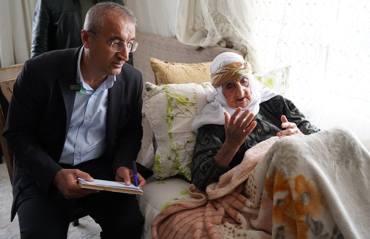 ADIYAMAN’DA, 110 YAŞINDAKİ HANIM ORMAN, AK PARTİ’YE ÜYE OLDU.