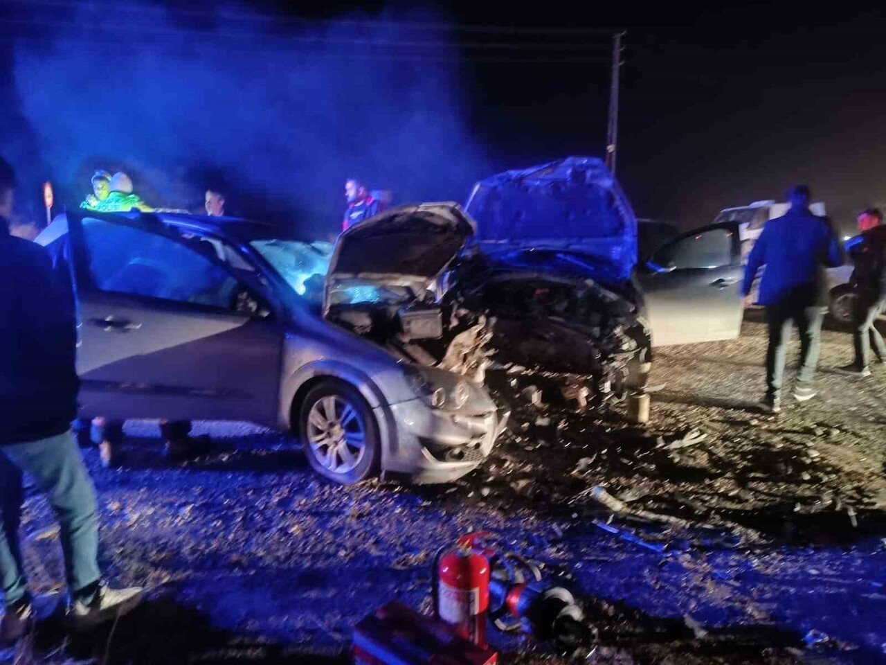 ADIYAMAN’IN KAHTA İLÇESİNDE İKİ OTOMOBİLİN ÇARPILMASI SONUCU 5 KİŞİ YARALANDI.