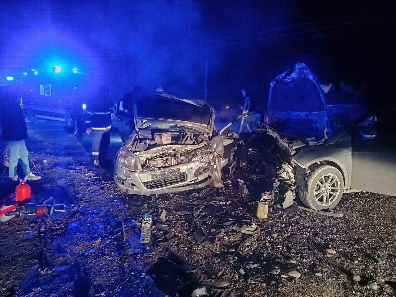 ADIYAMAN’IN KAHTA İLÇESİNDE İKİ OTOMOBİLİN ÇARPILMASI SONUCU 5 KİŞİ YARALANDI.