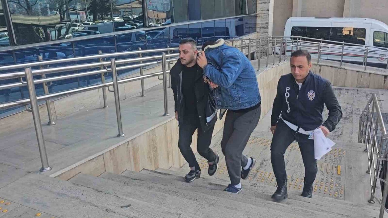 ADLİYEYE SEVK EDİLEN SÜRÜCÜ ÖMER S. İSE TUTUKLANARAK CEZAEVİNE GÖNDERİLDİ.