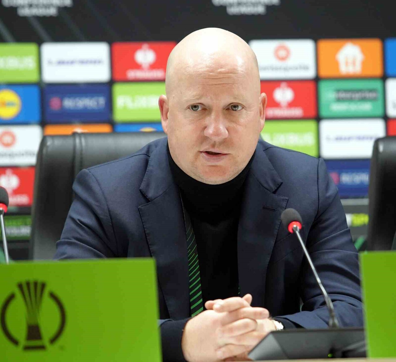 AEK ATİNE TEKNİK DİREKTÖRÜ MARCO NİKOLİC, UEFA KONFERANS LİGİ LİDERİ SAMSUNSPOR’U YENDİKLERİ İÇİN...