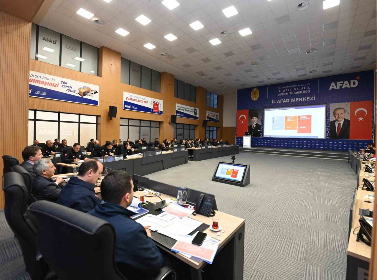 AFAD BAŞKANI ALİ HAMZA PEHLİVAN BAŞKANLIĞINDA, ŞEHİRDE YÜRÜTÜLEN AFET SONRASI ÇALIŞMALARIN...