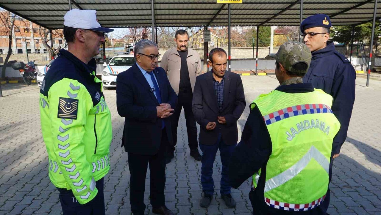 AFYONKARAHİSAR'DA 13 YAŞINDAKİ CAFER ÇELİK İSİMLİ OTİZMLİ GENCİN HAYALİ 3 ARALIK DÜNYA ENGELLİLER...