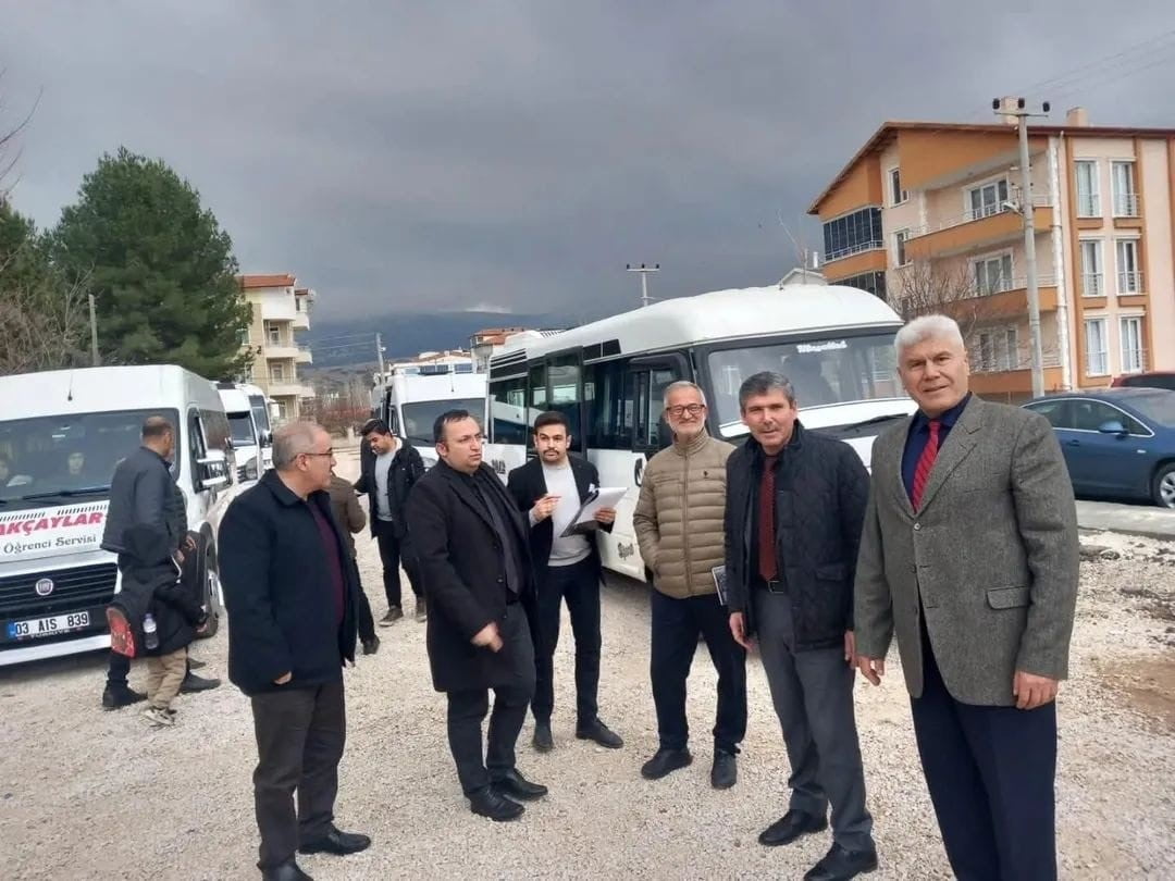 AFYONKARAHİSAR'IN DİNAR İLÇESİNDE ÖĞRENCİ SERVİS ARAÇLARINA YÖNELİK DENETİM...