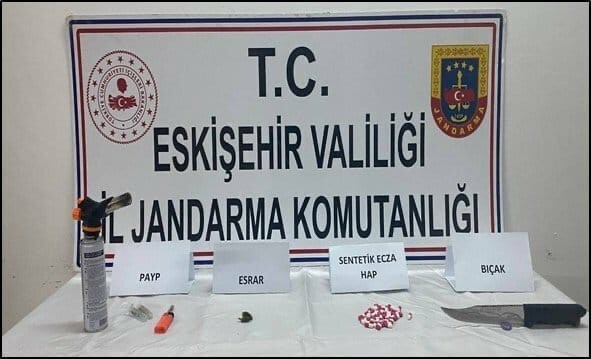 AFYONKARAHİSAR’DA ESKİŞEHİR’E GETİRİLMEK İSTENEN VE JANDARMA TARAFINDAN YAKALANAN UYUŞTURUCU...