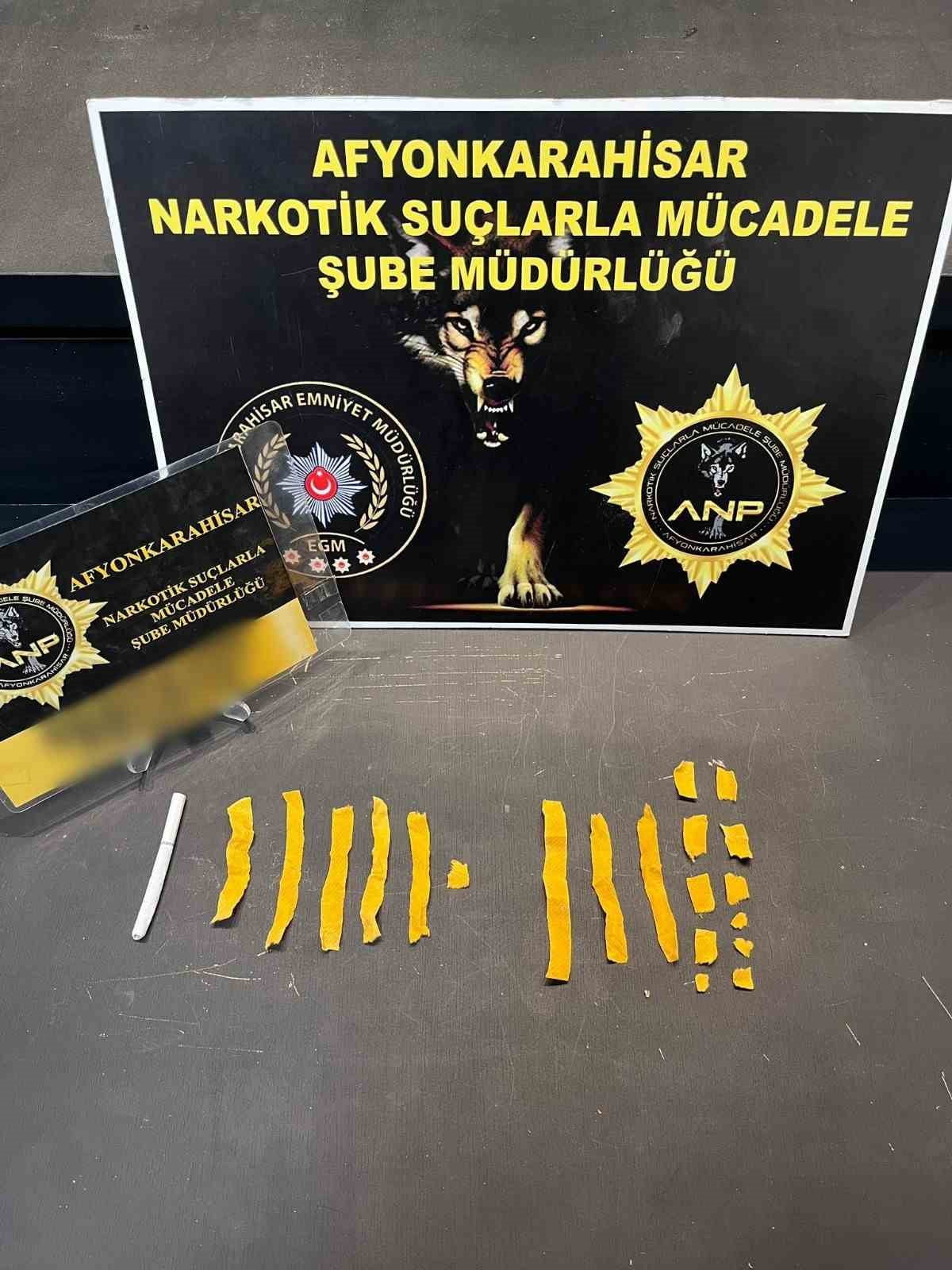 AFYONKARAHİSAR’DA POLİS TARAFINDAN GERÇEKLEŞTİRİLEN UYUŞTURUCU OPERASYONUNDA 21 ADET UYUŞTURUCU...