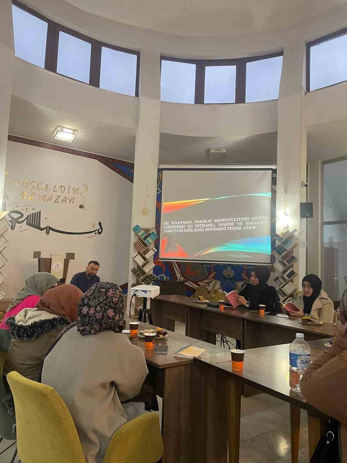 AFYONKARAHİSAR DİYANET GENÇLİK MERKEZİ’NDE MÜSLÜMAN KİMLİĞİ İNŞA ETME ÜZERİNE: SEZAİ KARAKOÇ...