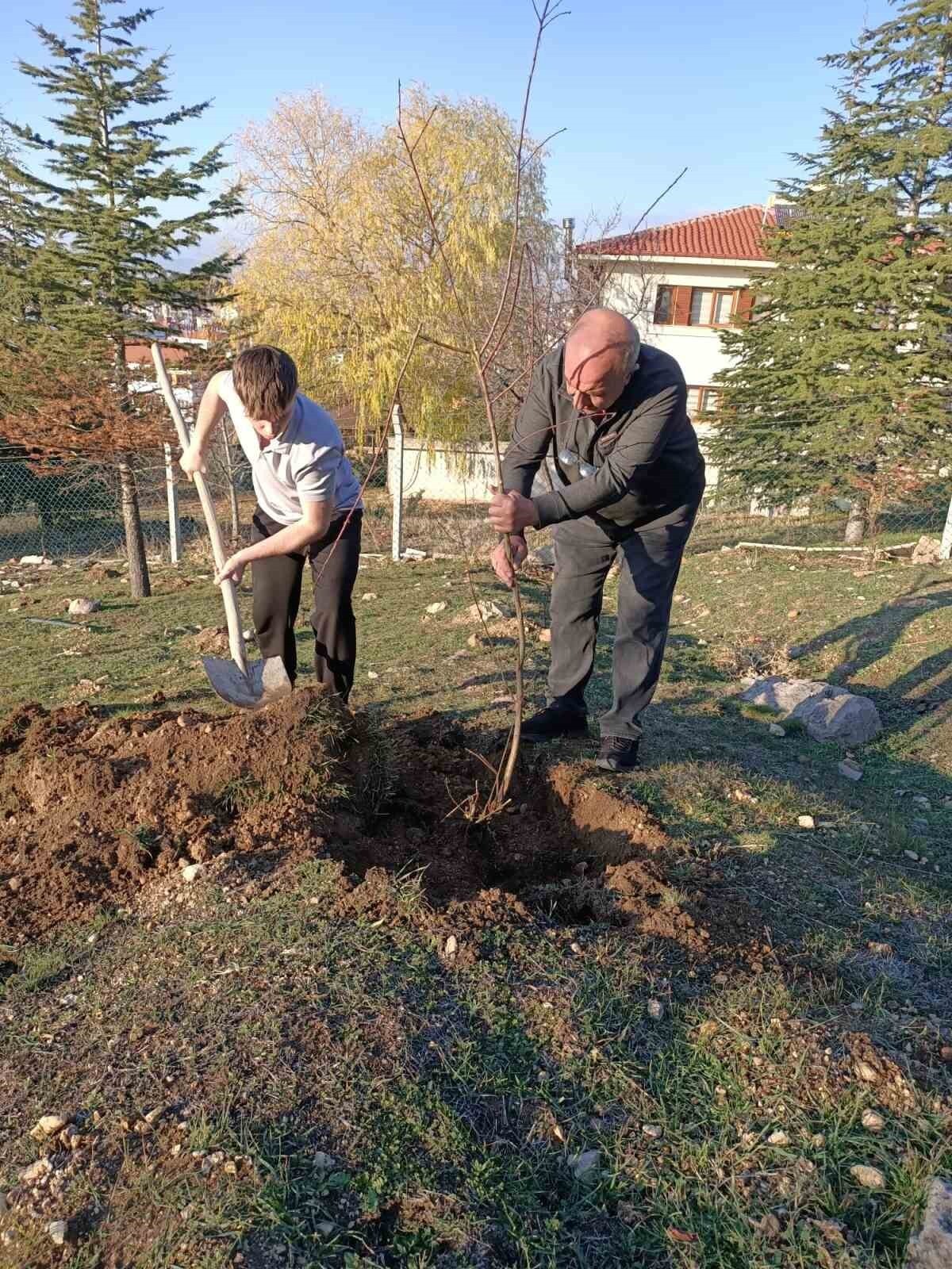 AFYONKARAHİSAR SANDIKLI İLÇESİ KÜLTÜR VARLIKLARINI KORUMA VE YAŞATMA DERNEĞİ (SANDER) ÜYELERİ...