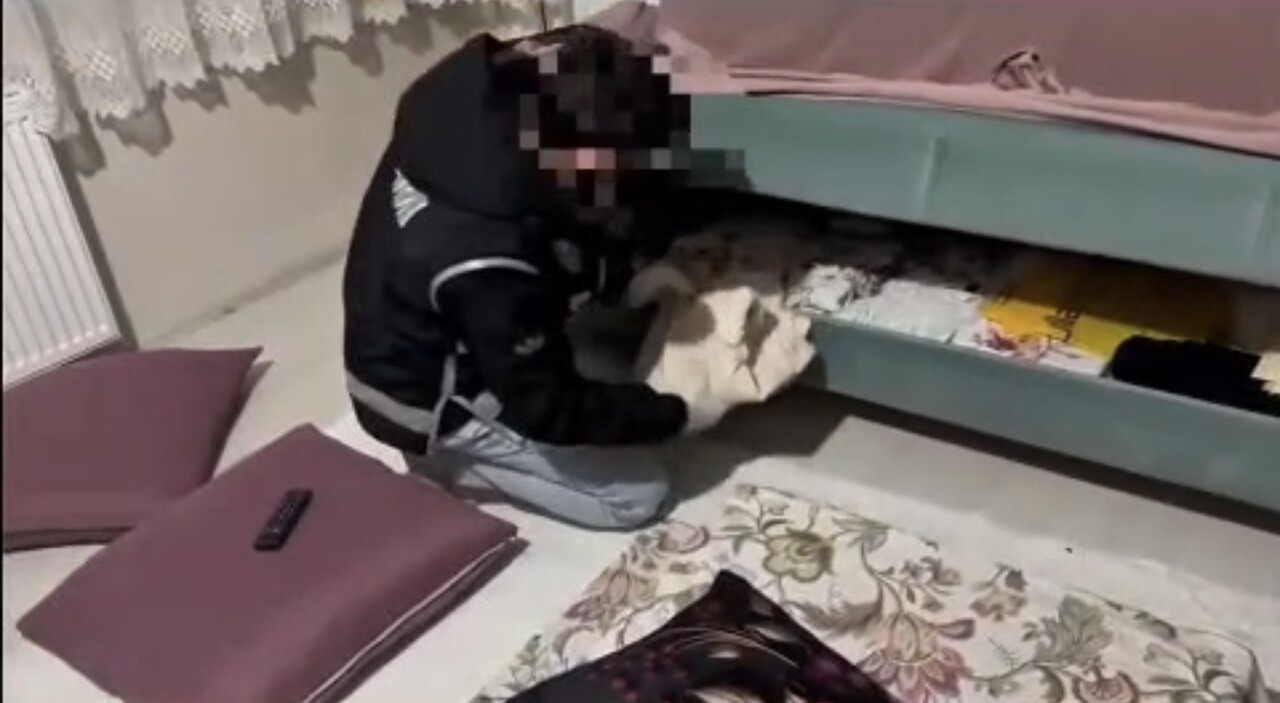 AĞRI'DA DÜZENLENEN OPERASYONDA PİYASA DEĞERİ 1,5 MİLYON TL OLAN GÜMRÜK KAÇAĞI TELEFONLAR İLE...