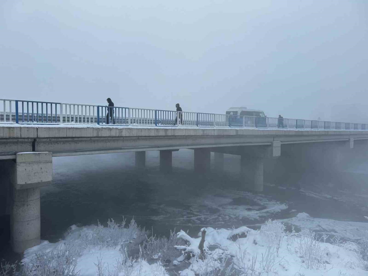 AĞRI'DA ETKİLİ OLAN SİBİRYA SOĞUKLARI KENTİ ADETA BUZ KÜTLESİNE ÇEVİRDİ. GECE SAATLERİNDE HAVA...