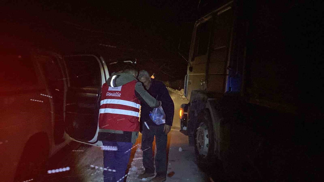 AĞRI'NIN DOĞUBAYAZIT İLÇESİ İLE VAN'IN ÇALDIRAN İLÇESİNİ BİRBİRİNE BAĞLAYAN YÜKSEK RAKIMLI...