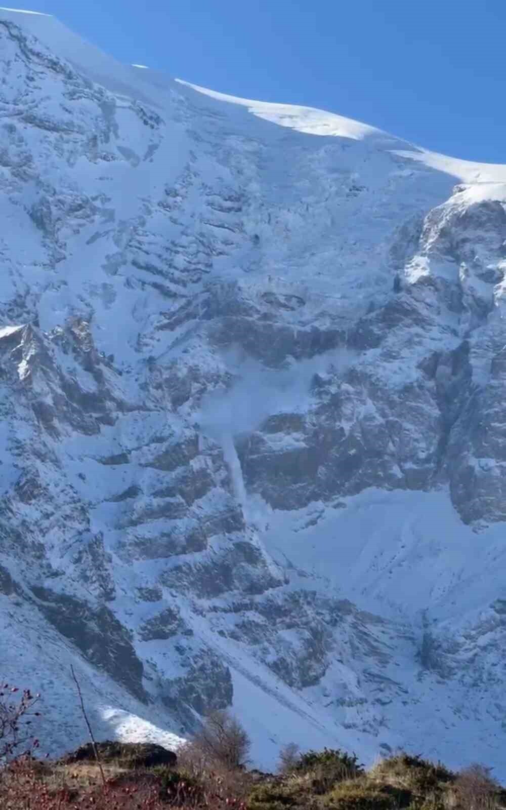 AĞRI DAĞI’NDA ÇIĞ KAMERADA