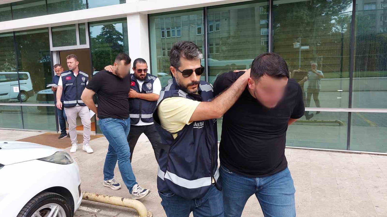 AĞUSTOS AYINDA TUTUKLANAN BURAK K. (29) VE KARDEŞİ SEFA K.’NİN (25) YARGILANMASINA BAŞLANDI.