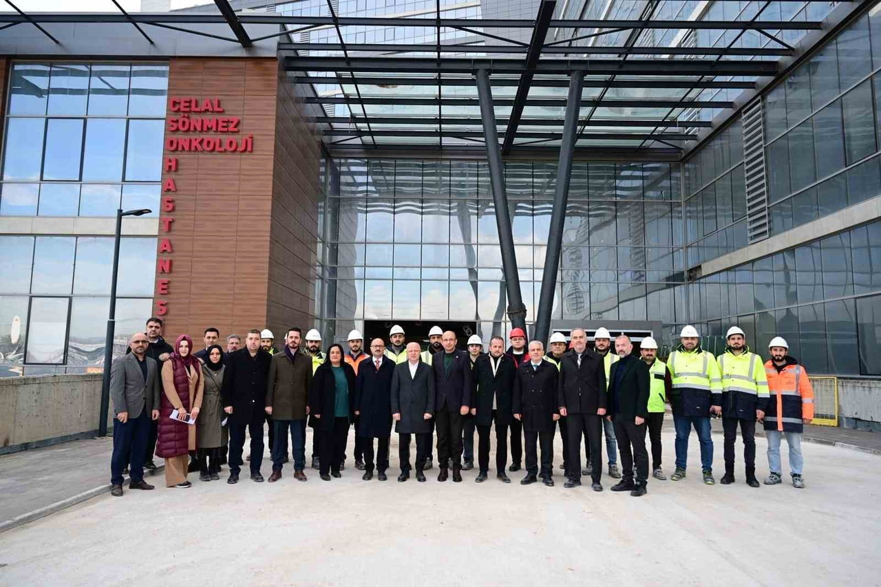 AK PARTİ BURSA İL BAŞKANI DAVUT GÜRKAN, ACEMLER’DE YAPIMI DEVAM EDEN 1315 YATAKLI ALİ OSMAN SÖNMEZ...