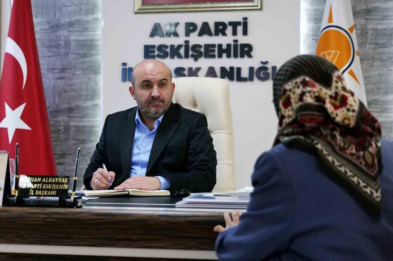 AK PARTİ ESKİŞEHİR BAŞKANI GÜRHAN ALBAYRAK, VATANDAŞLARIN TALEPLERİNİ DİNLEYİP DEĞERLENDİRMELERDE...