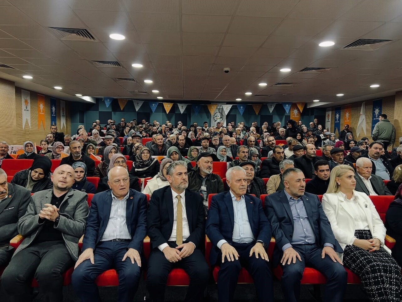 AK PARTİ’NİN GÖLPAZARI ÇIKARMASI BÜYÜK İLGİ GÖRDÜ