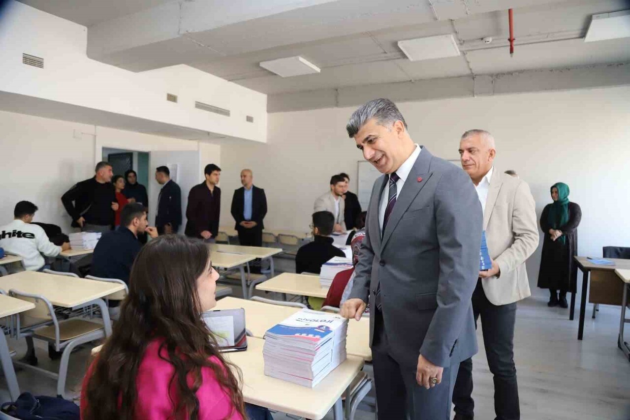 AKDENİZ KAYMAKAMI VE BELEDİYE BAŞKAN VEKİLİ ZEYİT ŞENER, KÜLTÜR VE SOSYAL İŞLER MÜDÜRÜ SALİH ARI...