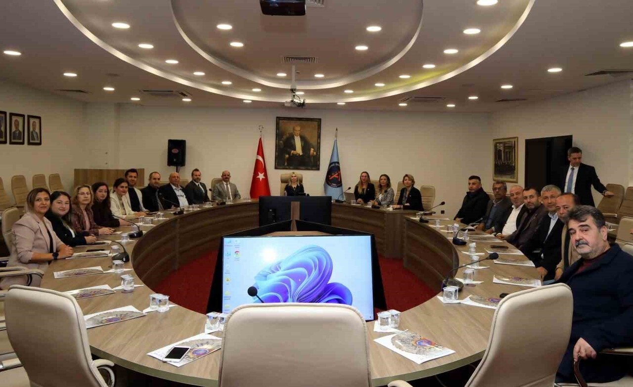 AKDENİZ ÜNİVERSİTESİ SÜREKLİ EĞİTİM MERKEZİ TARAFINDAN KONYAALTI İLÇESİNDEKİ MAHALLELERDE GÖREV...